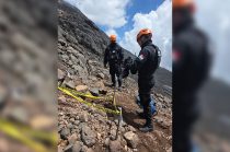 Elementos del Agrupamiento de Alta Montaña de la SSEM realizaron el hallazgo de una pieza ósea durante un operativo de búsqueda en las inmediaciones del volcán Iztaccíhuatl.