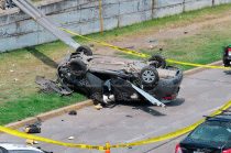 El accidente afectó a dos camionetas; paramédicos confirmaron el deceso y la Fiscalía inició diligencias para esclarecer lo ocurrido.