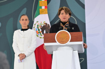 La gobernadora Delfina Gómez Álvarez durante una conferencia de prensa en Ecatepec.