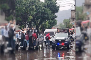 Policía municipal brinda apoyo a la ciudadanía como parte del operativo en Ecatepec