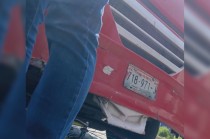 Según la denuncia, el operador del autobús, que portaba las placas de circulación 718-971-J y el número económico 328, causó el atropellamiento.