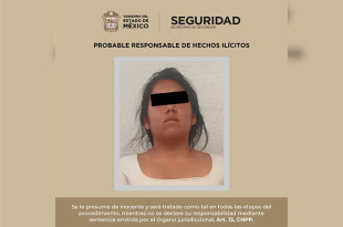 Azul “N” de 19 años de edad, junto con la posible droga asegurada, fue presentada ante la Agencia del Ministerio Público.