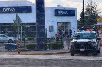 Sujetos armados despojaron de 18 mil pesos al cuentahabiente en una sucursal BBVA
