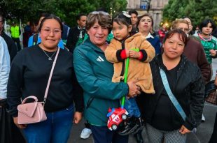 Delfina Gómez Álvarez acompañó a cientos de aficionados durante la transmisión del partido México.