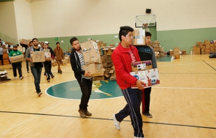 Universitarios colectan casi 15 toneladas de víveres para damnificados mexiquenses
