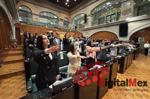 En su mensaje inaugural, la diputada Urbina dio la bienvenida a los 50 jóvenes que participaron en esta sesión.