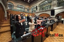 En su mensaje inaugural, la diputada Urbina dio la bienvenida a los 50 jóvenes que participaron en esta sesión.