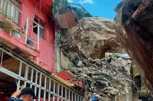 10 viviendas sepultadas y al menos ochos personas desaparecidas es el saldo preliminar del derrumbe de rocas