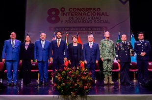 La gobernadora inauguró el 8º Congreso Internacional de Seguridad y Proximidad Social en Nezahualcóyotl, donde destacó la importancia de recuperar la confianza ciudadana para consolidar la paz.
