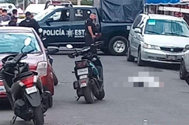 Los hechos se registraron a la altura del Metro Ecatepec, donde quedó el cuerpo de la víctima