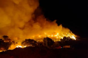 Al lugar arribó la alcaldesa Xóchitl Flores Jiménez, quien llamó a la población a protegerse ante el intenso humo.