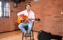 “Fuera de mí” y “Dame”, del nuevo disco de Alejandro Zendejas