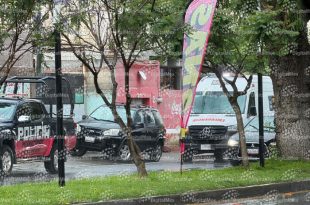 Elementos de seguridad y personal de la Fiscalía del Estado de México realizaron diligencias en una vivienda de San Cristóbal Tecolit, en Zinacantepec, donde una pareja fue localizada sin vida.