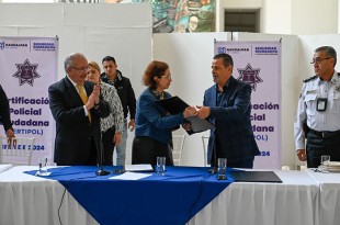 La presidenta municipal Angélica Moya Marín encabezó la Certificación Policial