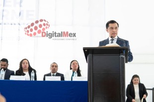 El presidente entregó una edición impresa y digital del informe, donde detalló el estado actual de la administración pública municipal.