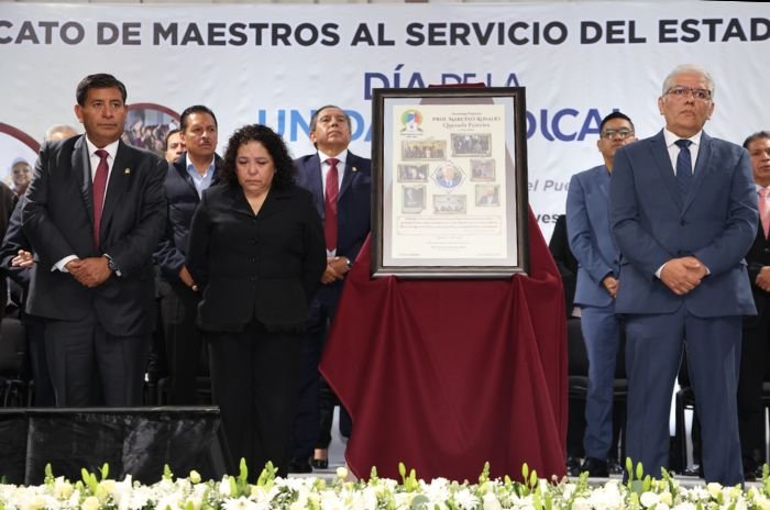Jenaro Martínez Reyes, secretario general del SMSEM, encabezó la conmemoración del Día de la Unidad Sindical.