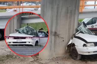 Paramédicos de Protección Civil llegaron al sitio y rescataron a dos hombres que fueron trasladados de emergencia a un hospital de Ixtlahuaca.