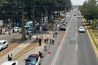 El cuerpo quedó justo en la parada de autobuses, en dirección hacia la Avenida Las Torres.