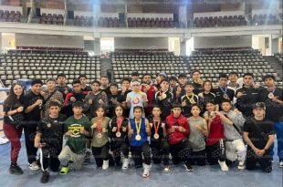 Integrantes del Gimnasio José Toluca López celebraron la obtención de ocho medallas durante su participación en el Festival Olímpico de Boxeo 2026.