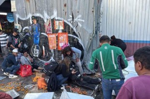 Varios puestos ambulantes que quedaron derribados