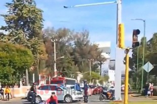 El accidente entre motocicleta y automovil afectó la circulación por varios minutos
