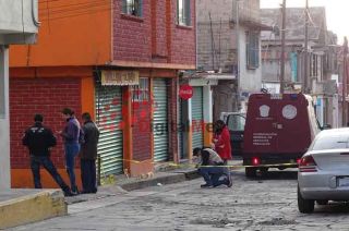 El cuerpo fue localizado entre las calles Correo y Libertad.