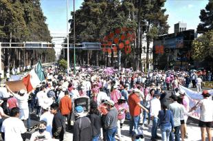 Miles de ciudadanos recorren Paseo Colón con consignas como “Andrés Traidor, el INE no se toca” , "Fuera López" y “Viva México”.