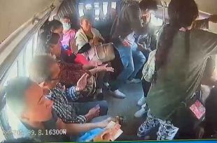 Los sujetos amagaron a los pasajeros con una pistola y un cuchillo.