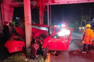 Las víctimas viajaban en un Renault de color rojo.