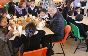 Estrenan estudiantes comedor escolar en Toluca