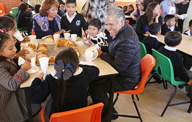 Estrenan estudiantes comedor escolar en Toluca