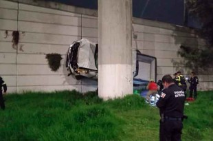 Las autoridades investigan cómo el vehículo terminó en esa posición