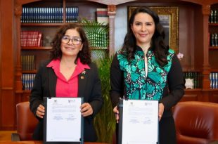 La Magistrada Presidenta del TEEM, Arlen Siu Jaime Merlos, y la Rectora de la UAEMéx, Martha Patricia Zarza Delgado, durante la firma del Convenio.
