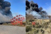 De acuerdo con los primeros reportes, el siniestro ocurrió en la calle 16 de Septiembre esquina con Rancho Don Pepe, en una bodega donde almacenaban tarimas.