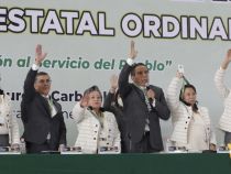 Gafetes en alto a favor de la realización del Consejo Extraordinario