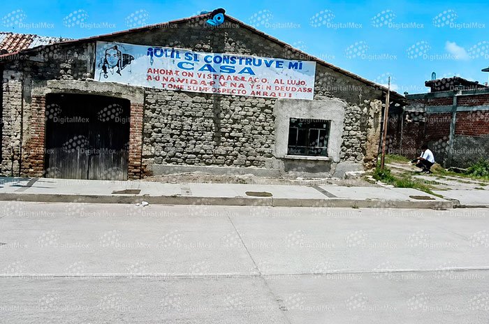 Habitantes de Santa María Tetitla denuncian que llevan dos años buscando recuperar el inmueble y aseguran que la carpeta de investigación desapareció en el Ministerio Público de Xonacatlán.