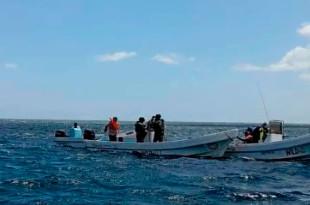 Aunque inicialmente se resistieron a ser auxiliados, los hombres aceptaron la ayuda y fueron trasladados a la Capitanía de Puerto de Río Lagartos