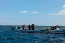Aunque inicialmente se resistieron a ser auxiliados, los hombres aceptaron la ayuda y fueron trasladados a la Capitanía de Puerto de Río Lagartos