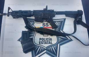 Se informa que cinco policías estatales resultaron con contusiones leves y se logró la detención de dos hombres probables responsables de intentar ejecutar a una persona