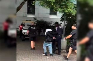 El ataque ocurrió durante el festival Bite of Seattle y dejó tres personas muertas, cuatro heridas y un adolescente detenido como presunto responsable.