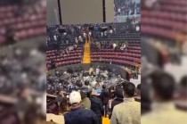 El descontento del público terminó en disturbios y destrozos al interior del palenque de la Feria del Caballo