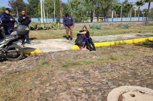 Ella dijo ser vecina de San Bernardino y pidió que le avisaran a su familia sobre su situación para que fueran por ella.