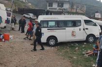 Las víctimas viajaban en una camioneta tipo Urvan con razón social "Transportes Unidos México Chimalhuacán".