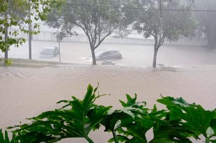 Lluvias en el Valle de México causan estragos en Atizapán, calles y autos afectados