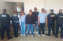 Cuatro personas fueron detenidas en Nezahualcóyotl por presunto fraude con tarjetas bancarias.