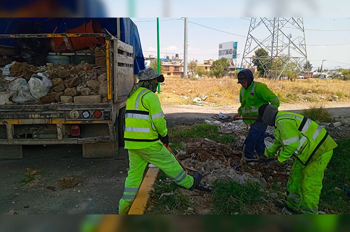 Durante la temporada de lluvias han sido retiradas más de 120 toneladas de residuos de Avenida Las Torres, vialidad utilizada diariamente por 51 mil 700 vehículos.