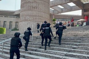 Elementos de seguridad, cuerpos de emergencia y personal especializado realizaron la evacuación e inspección del edificio del PJF.