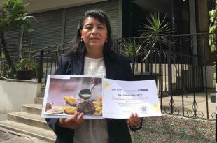La maestra Guillermina González Buendía destaca con su tercer lugar en el Concurso de Fotografía "Gastronomía Artística Mexiquense".