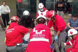 El elevador de carga tuvo una falla y cayó de poco más de dos metros.