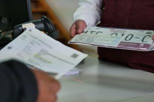 Video: Edoméx condona hasta 100% de tenencia al renovar placas